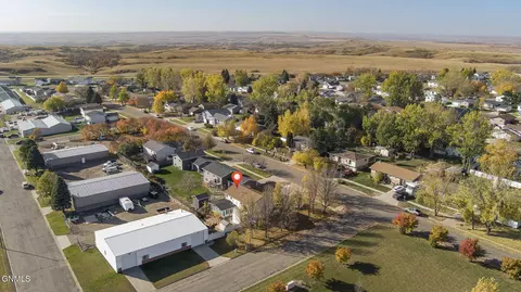 View/Area - 4118 34th Ave NW, Mandan, ND 58554 photo 5 of 17