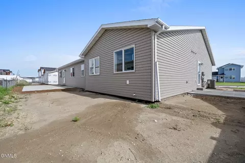 Exterior - 1568 47th Loop SE, Minot, ND 58701 photo 2 of 3