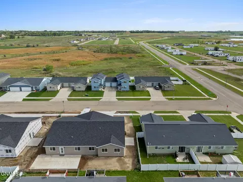 View/Area - 1568 47th Loop SE, Minot, ND 58701 photo 2 of 3