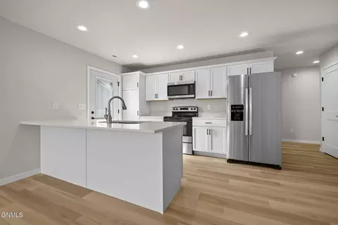 Kitchen - 1568 47th Loop SE, Minot, ND 58701 photo 2 of 5