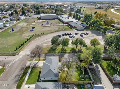 View/Area - 901 16th Ave W, Williston, ND 58801 photo 3 of 5