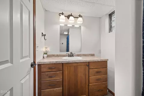 Bath - 901 16th Ave W, Williston, ND 58801 photo 3 of 3