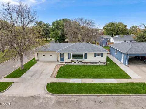 View/Area - 901 16th Ave W, Williston, ND 58801 photo 1 of 5