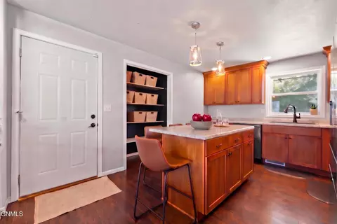 Kitchen - 901 16th Ave W, Williston, ND 58801 photo 2 of 5