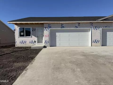 1564 47th Loop SE, Minot, ND 58701