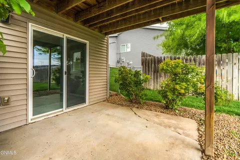 Exterior - 4725 Calgary Ave E, Bismarck, ND 58503 photo 3 of 4