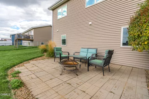 Exterior - 4725 Calgary Ave E, Bismarck, ND 58503 photo 2 of 4