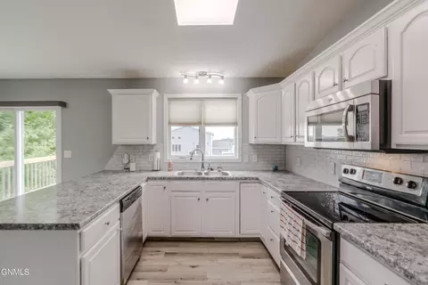 Kitchen - 4725 Calgary Ave E, Bismarck, ND 58503 photo 2 of 3