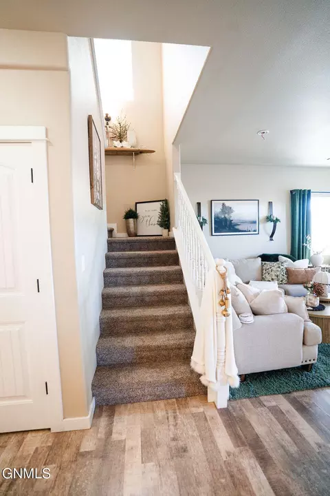 Entry Way - 601 45th St E, Williston, ND 58801 photo 4 of 13