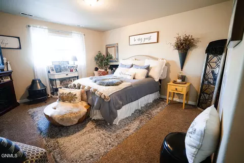 Bedroom - 601 45th St E, Williston, ND 58801 photo 4 of 7