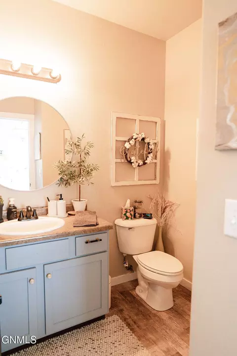 Bath - 601 45th St E, Williston, ND 58801 photo 1 of 8