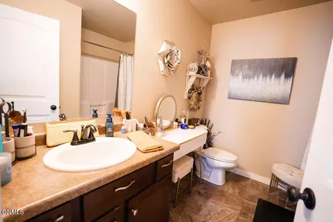 Bath - 601 45th St E, Williston, ND 58801 photo 7 of 8