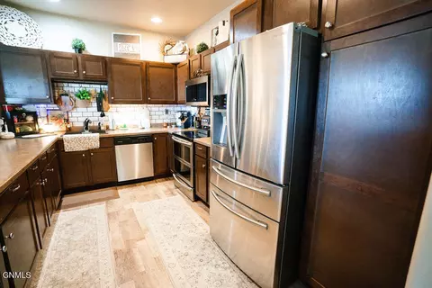 Kitchen - 601 45th St E, Williston, ND 58801 photo 2 of 7