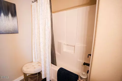 Bath - 601 45th St E, Williston, ND 58801 photo 8 of 8