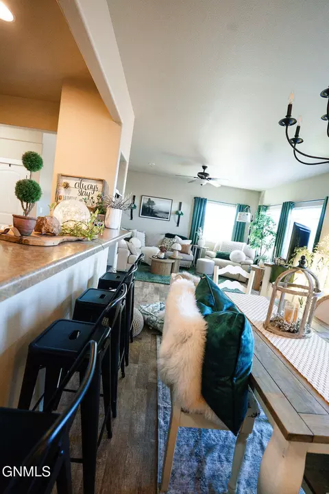 Dining - 601 45th St E, Williston, ND 58801 photo 3 of 4