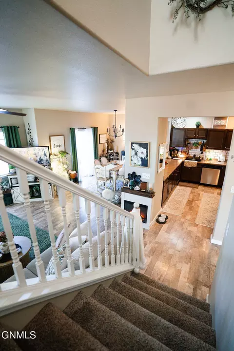 Entry Way - 601 45th St E, Williston, ND 58801 photo 5 of 13