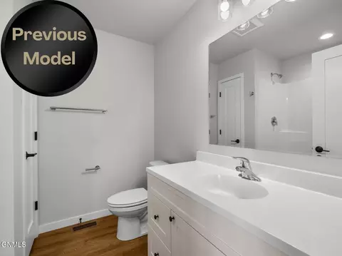 Bath - 1558 47th Loop SE, Minot, ND 58701 photo 1 of 3