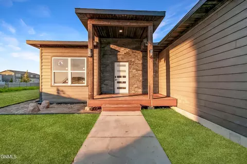 Exterior - 3021 28th Ave W, Williston, ND 58801 photo 1 of 1