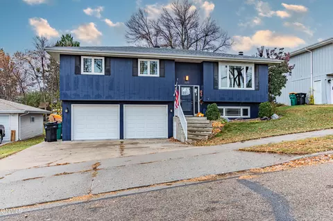 2215 Coolidge Ave, Bismarck, ND 58501