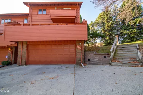 3020 Manitoba Ln, Bismarck, ND 58503