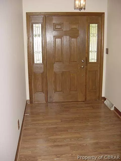 5752 Hillside Dr, Gloucester, VA 23061 photo 2