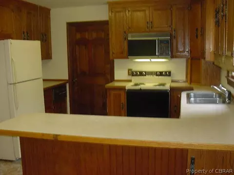 5752 Hillside Dr, Gloucester, VA 23061 photo 5