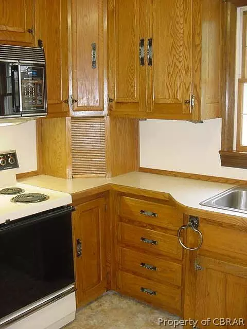 5752 Hillside Dr, Gloucester, VA 23061 photo 7
