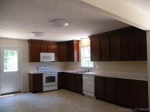 12384 Cedar Trl, Gloucester, VA 23061 photo 4