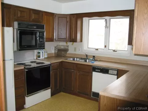 413 Berkeley Forest Rd, Kilmarnock, VA 22482 photo 7