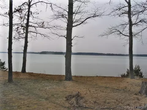 413 Berkeley Forest Rd, Kilmarnock, VA 22482 photo 2