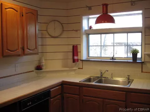 2464 Starvation Rd, Gloucester, VA 23061 photo 5