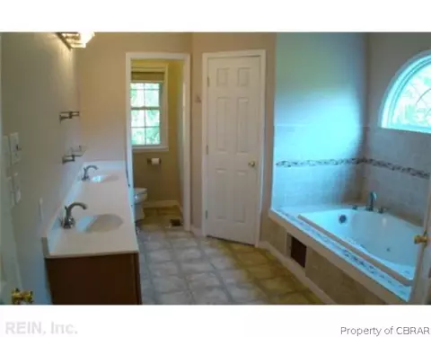 6773 Fields Landing Rd, Hayes, VA 23072 photo 8