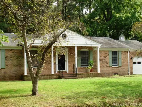 7861 Berkeley Dr, Gloucester Point, VA 23062 photo 1