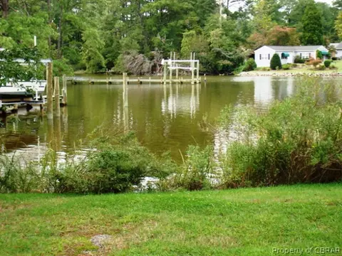 7861 Berkeley Dr, Gloucester Point, VA 23062 photo 12