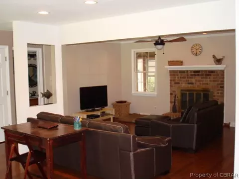 7861 Berkeley Dr, Gloucester Point, VA 23062 photo 3