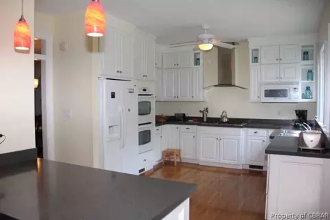 11593 River Crest Dr, Gloucester, VA 23061 photo 3