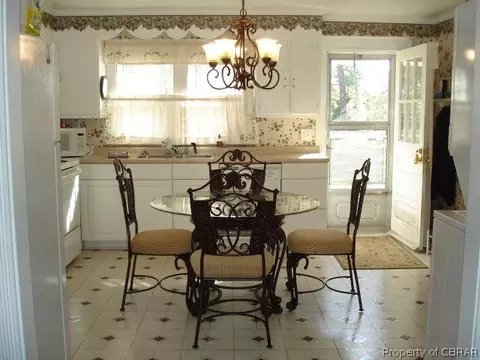 2829 Guinea Cir, Hayes, VA 23072 photo 2