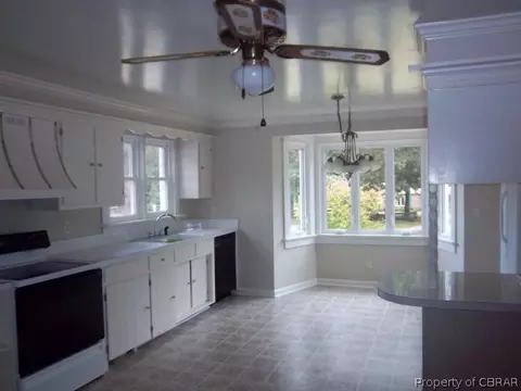 7635 Ashe St, Gloucester Point, VA 23062 photo 5