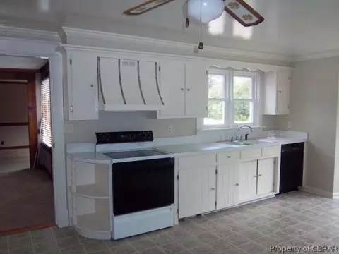 7635 Ashe St, Gloucester Point, VA 23062 photo 4