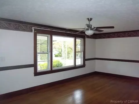 7635 Ashe St, Gloucester Point, VA 23062 photo 2