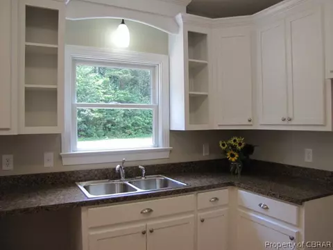 9108 Dutton Rd, Gloucester, VA 23061 photo 3