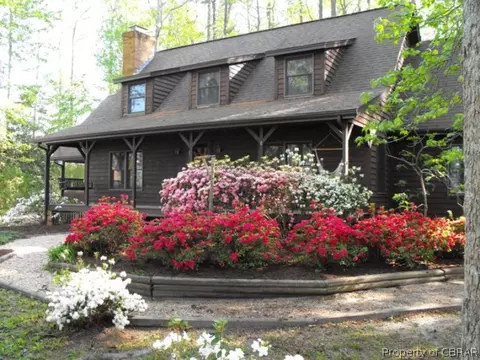 8225 Baileys Wharf Rd, Gloucester, VA 23061 photo 1