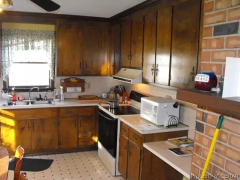 8096 Roaring Springs Rd, Gloucester, VA 23061 photo 4