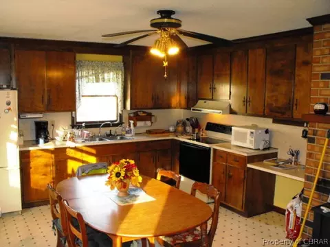 8096 Roaring Springs Rd, Gloucester, VA 23061 photo 2
