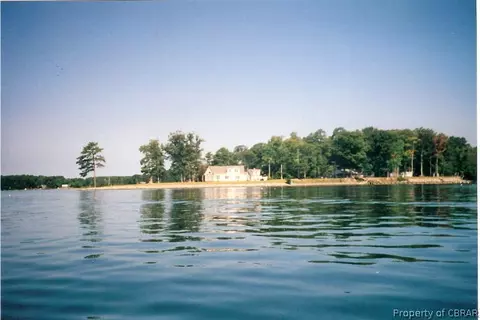 676 Yankee Point Rd, Lancaster, VA 22503 photo 3