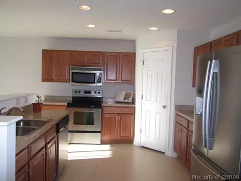 7281 Jeanne Dr, Gloucester, VA 23061 photo 4
