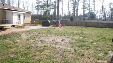 7090 Potter Ln, Gloucester, VA 23061 photo 10