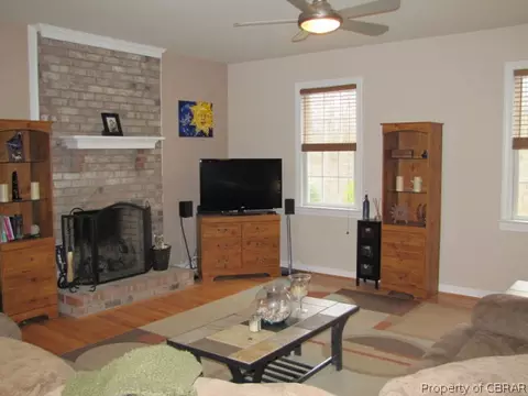9161 Marlfield Rd, Gloucester, VA 23061 photo 3