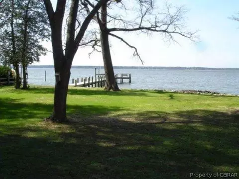 5198 Weaver Ln, Gloucester, VA 23061 photo 1