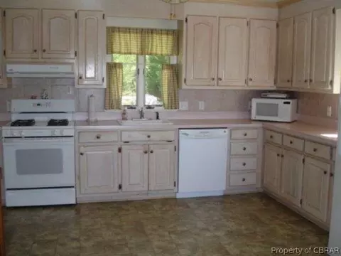 5198 Weaver Ln, Gloucester, VA 23061 photo 4